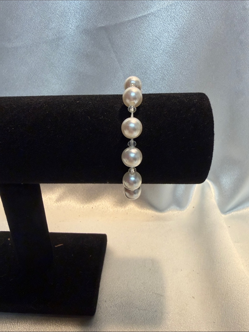 Source Unknown White Pearl Stretch Bracelet with Clear Beads